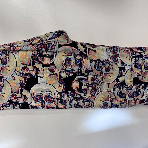 LuLaRoe Sketchy Skull Leggings - One Size - Picture 2 of 6